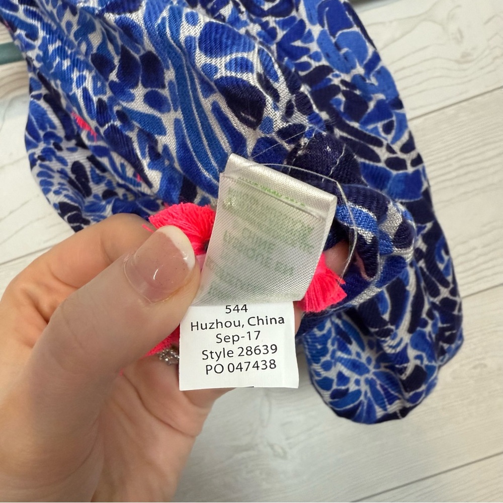Lilly Pulitzer Resort Infinity Loop Scarf Navy Taverna Tile Allover - Picture 6 of 6